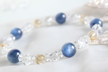 - Brazilian Kyanite×Gold Rutile -