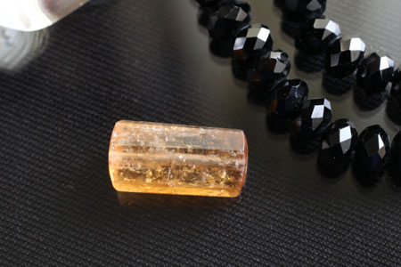 - Imperial Topaz X Black spinel 03 -