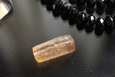 - Imperial Topaz X Black spinel 04 -