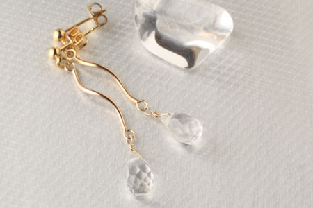 - Quartz スパイラルピアス -