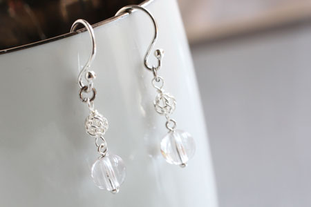 - Danburite SV ピアス -