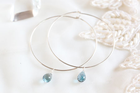 - London Blue Topaz SV フープピアス -