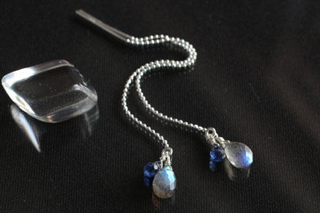 - Labradorite & kyanite アメリカン ピアス -