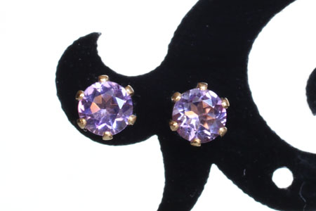 - Amethyst スタッドピアス -