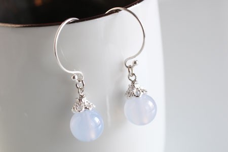 - Blue Chalcedony SV ポイントピアス -