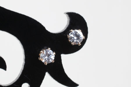 - White Sapphire スタッドピアス -