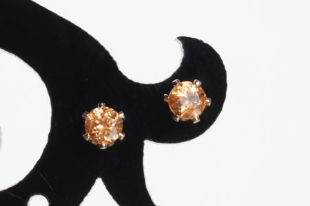 - Spessartine Garnet スタッドピアス -