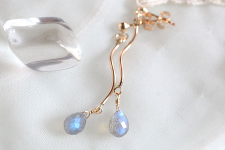 - Labradrite スパイラルピアス -