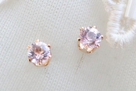 - Pink Topaz スタッドピアス -