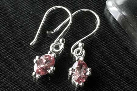 - Champagne Garnet sv ピアス -