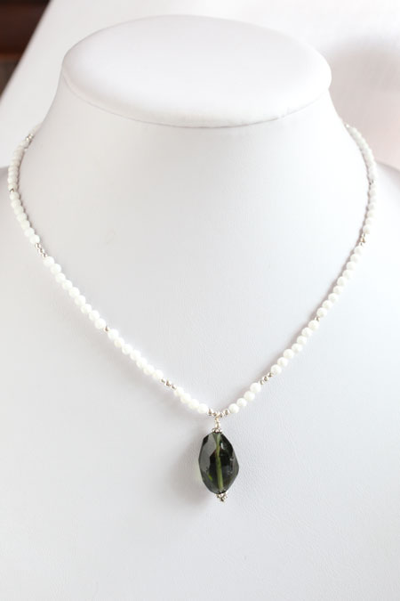 - Moldavite & White Onyx SV NK -