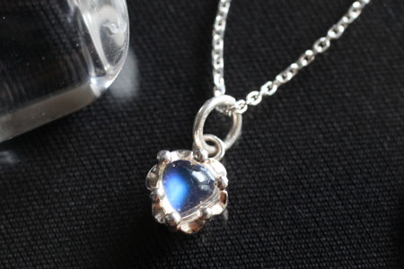 - Royal Blue Moonstone Heart NK -