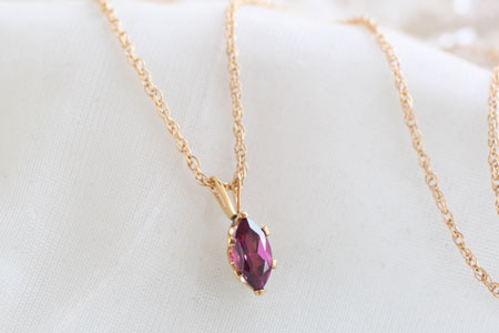 - Petit Jewel * Rhodolite Garnet -