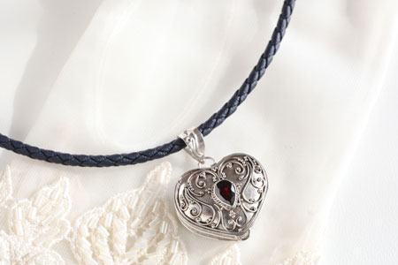 - Garnet-ornate-box-NK -